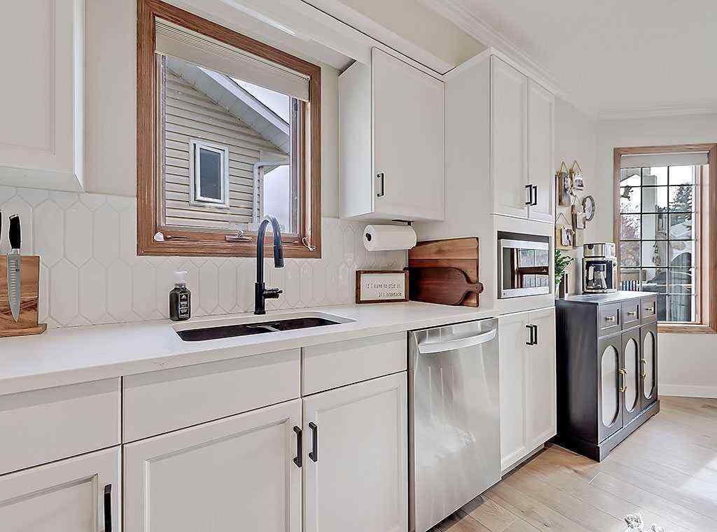 MLS® A2268572 - 1527 10 Avenue SE in Sunshine Meadow High River, Residential