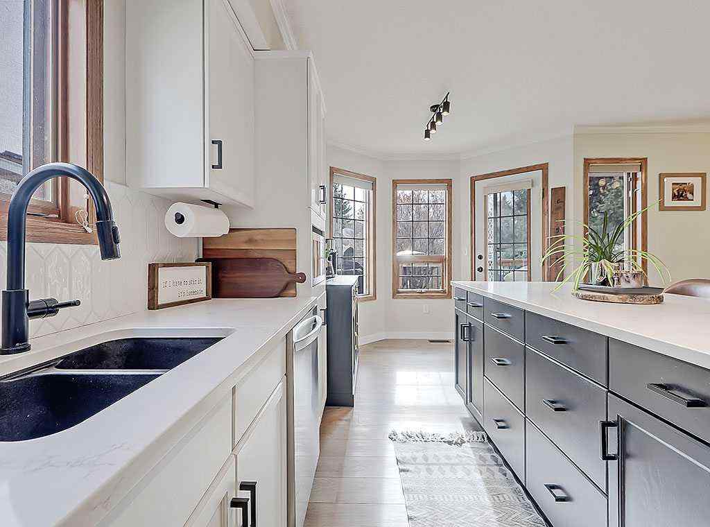 MLS® A2268572 - 1527 10 Avenue SE in Sunshine Meadow High River, Residential