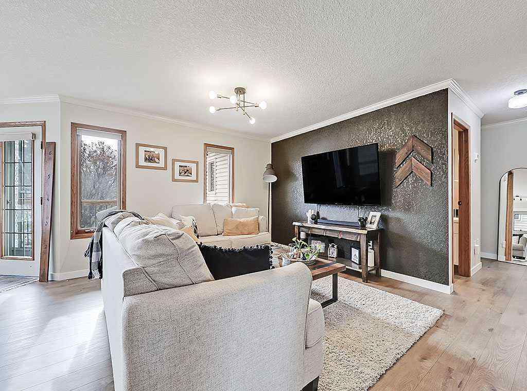 MLS® A2268572 - 1527 10 Avenue SE in Sunshine Meadow High River, Residential