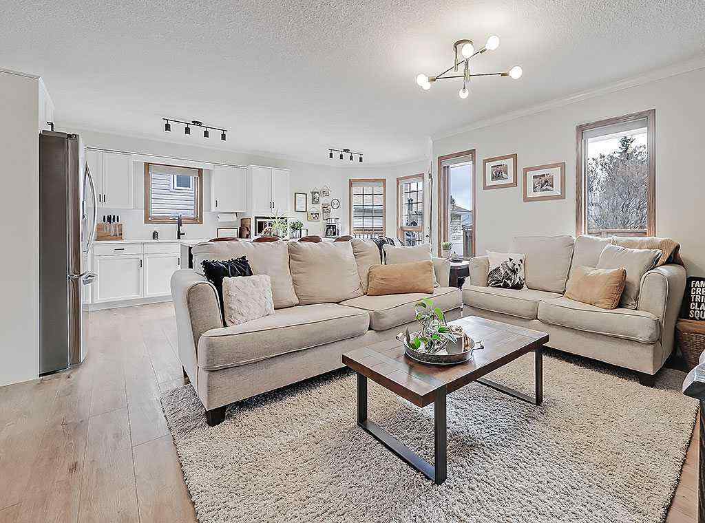 MLS® A2268572 - 1527 10 Avenue SE in Sunshine Meadow High River, Residential