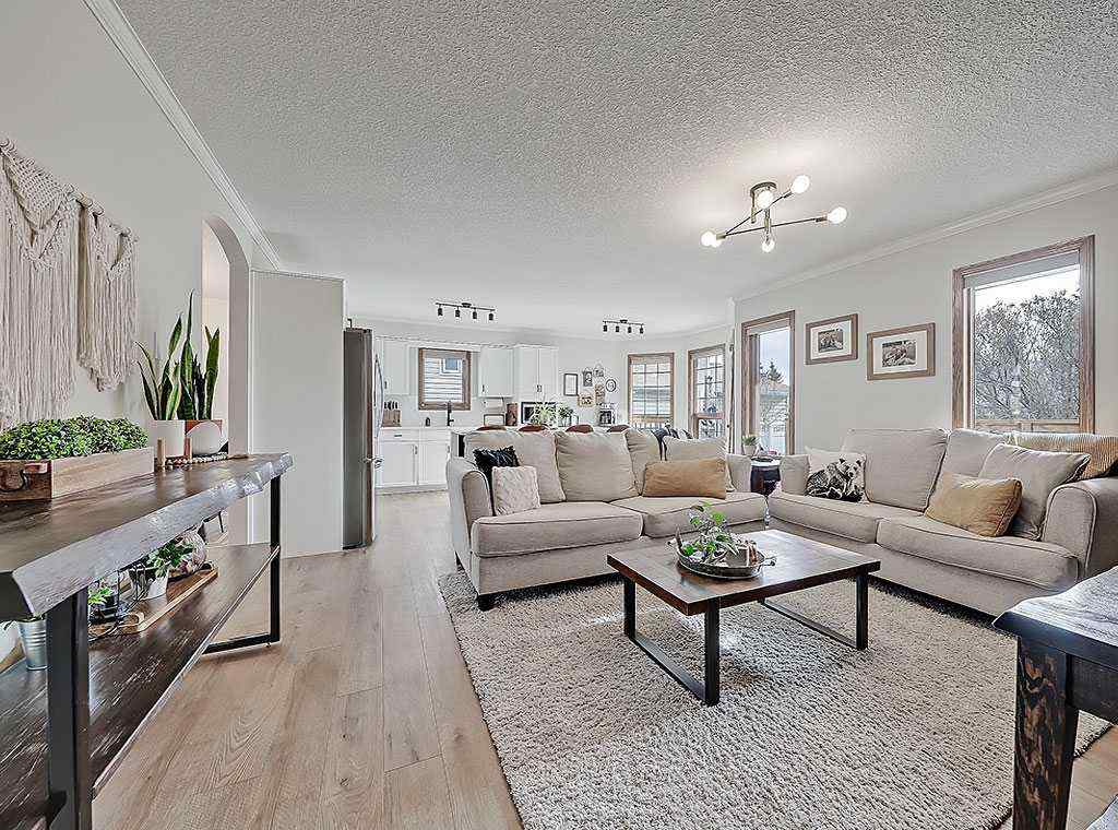 MLS® A2268572 - 1527 10 Avenue SE in Sunshine Meadow High River, Residential