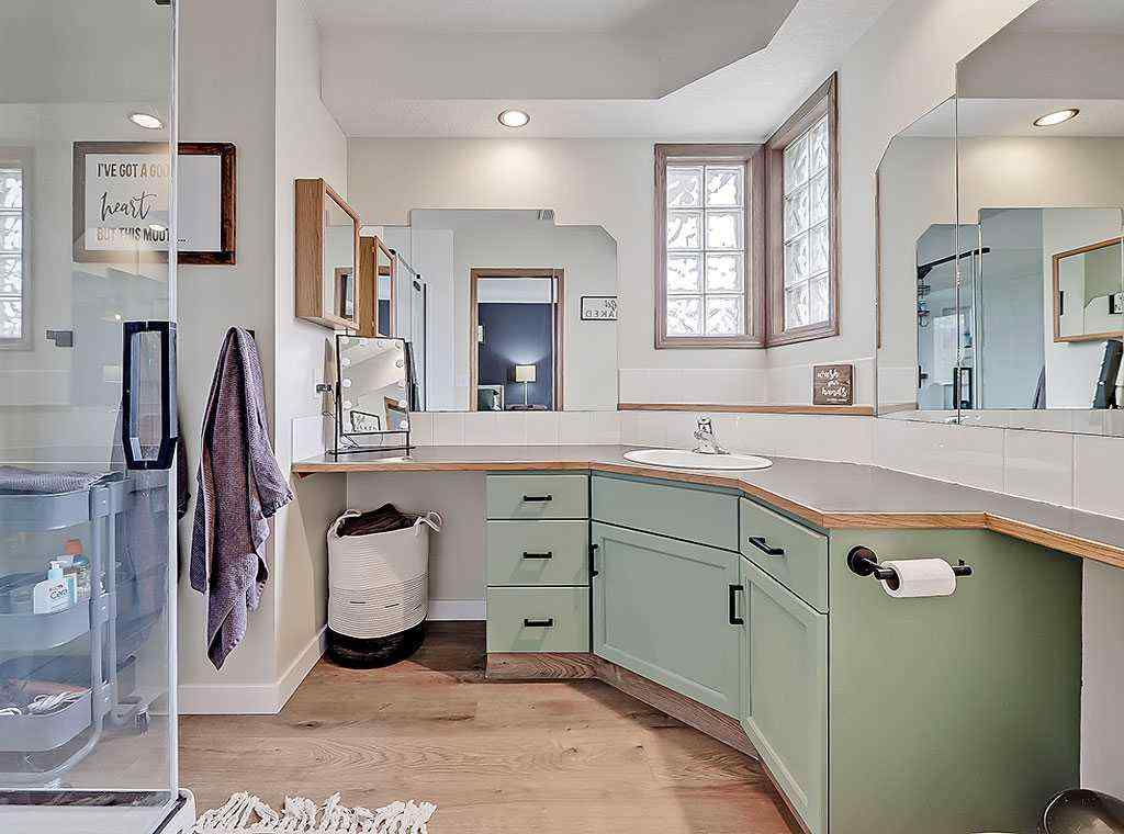 MLS® A2268572 - 1527 10 Avenue SE in Sunshine Meadow High River, Residential