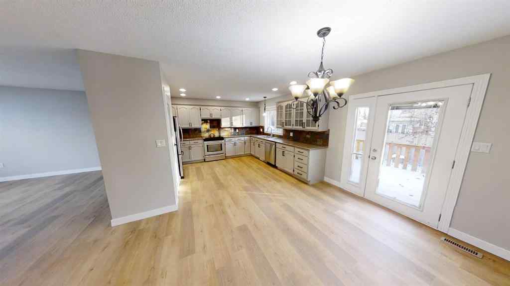 MLS® A2268577 - 9533 63 Avenue  in Country Club Estates Grande Prairie, Rental