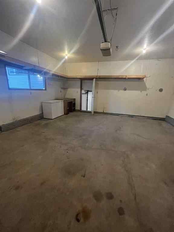 MLS® A2268577 - 9533 63 Avenue  in Country Club Estates Grande Prairie, Rental