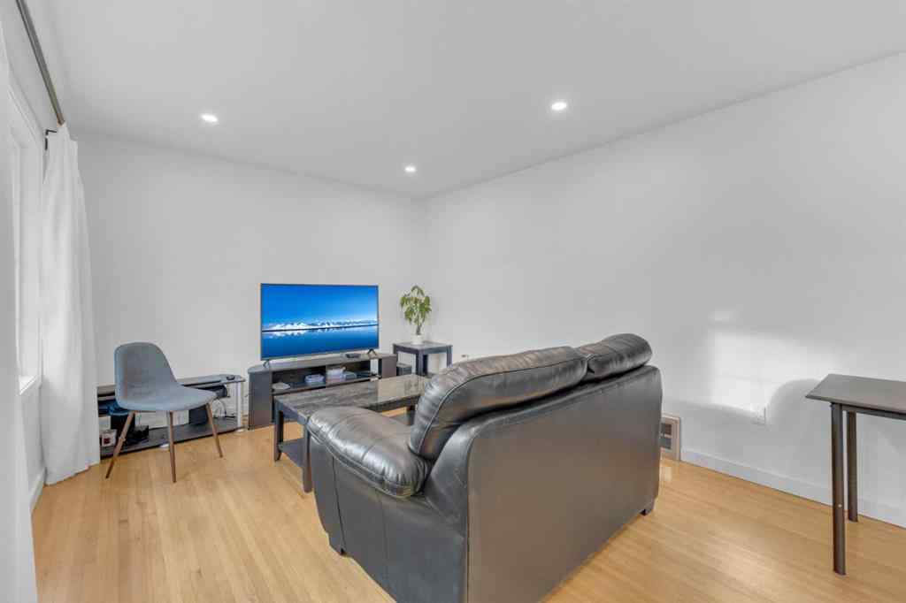 MLS&reg; # A2268585 - 5422 37 Street  in West Park Red Deer, Residential Open Houses