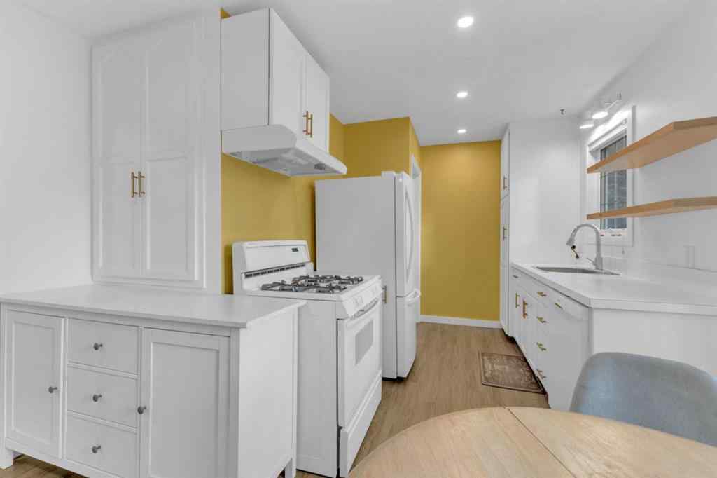 MLS&reg; # A2268585 - 5422 37 Street  in West Park Red Deer, Residential Open Houses