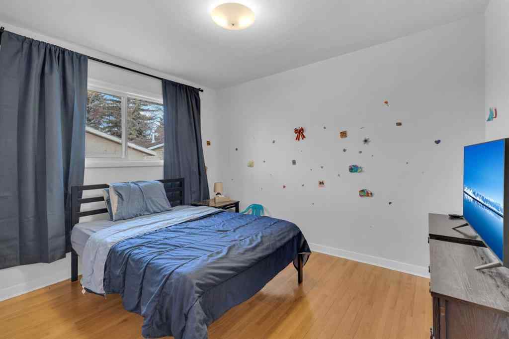 MLS&reg; # A2268585 - 5422 37 Street  in West Park Red Deer, Residential Open Houses