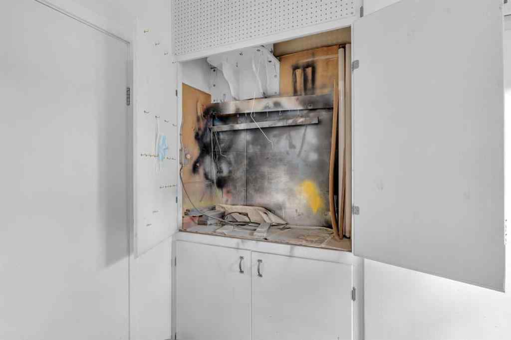 MLS&reg; # A2268585 - 5422 37 Street  in West Park Red Deer, Residential Open Houses