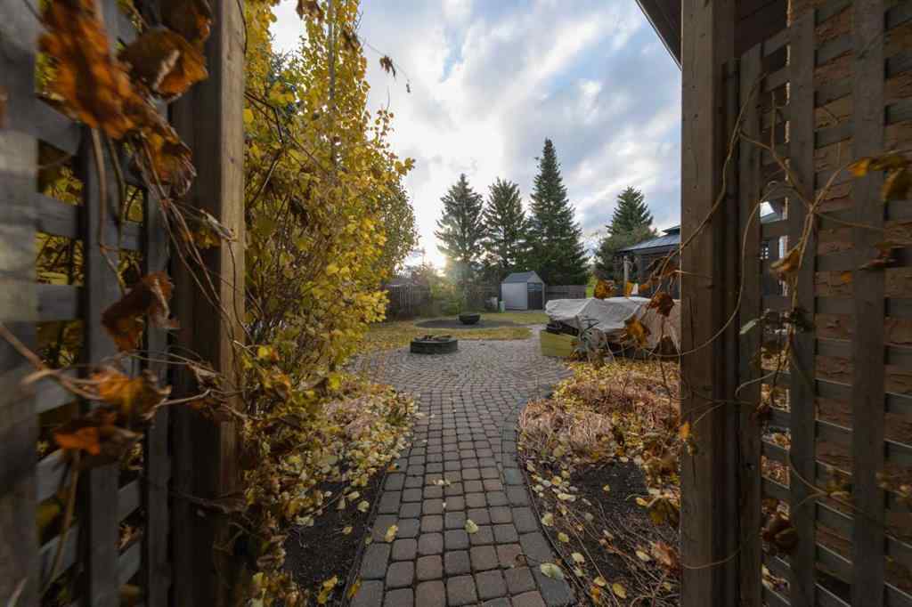 MLS&reg; # A2268586 - 3805 58 Avenue  in Southridge Lloydminster, Residential Open Houses