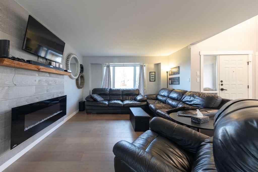 MLS&reg; # A2268586 - 3805 58 Avenue  in Southridge Lloydminster, Residential Open Houses