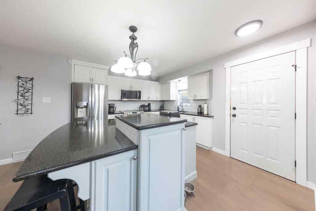 MLS&reg; # A2268586 - 3805 58 Avenue  in Southridge Lloydminster, Residential Open Houses