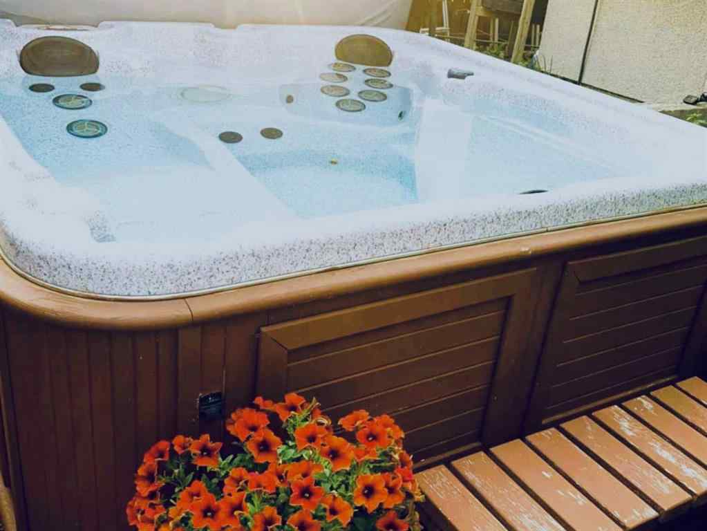 MLS® A2268628 - 11 Lake Newell Crescent E in Lakewood Brooks, Residential