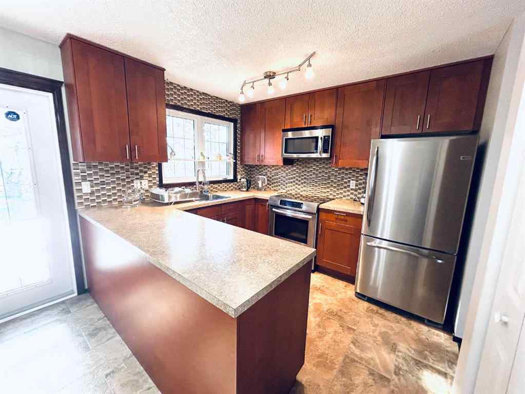 MLS® A2268628 - 11 Lake Newell Crescent E in Lakewood Brooks, Residential