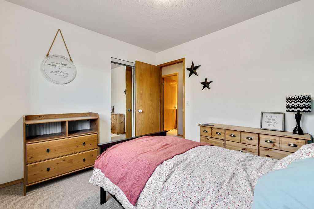 MLS® A2268629 - 100 Hillview Road  in Hillview Estates Strathmore, Residential