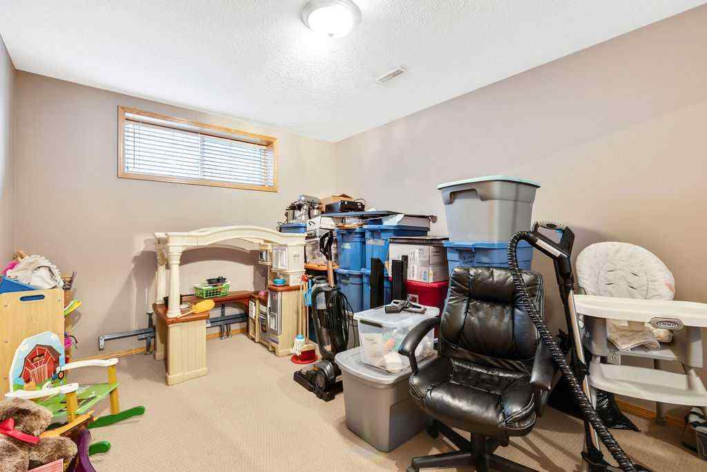 MLS® A2268629 - 100 Hillview Road  in Hillview Estates Strathmore, Residential