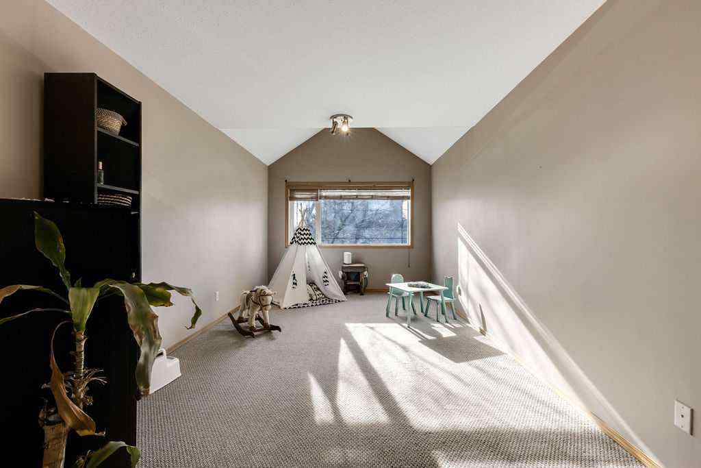 MLS® A2268629 - 100 Hillview Road  in Hillview Estates Strathmore, Residential