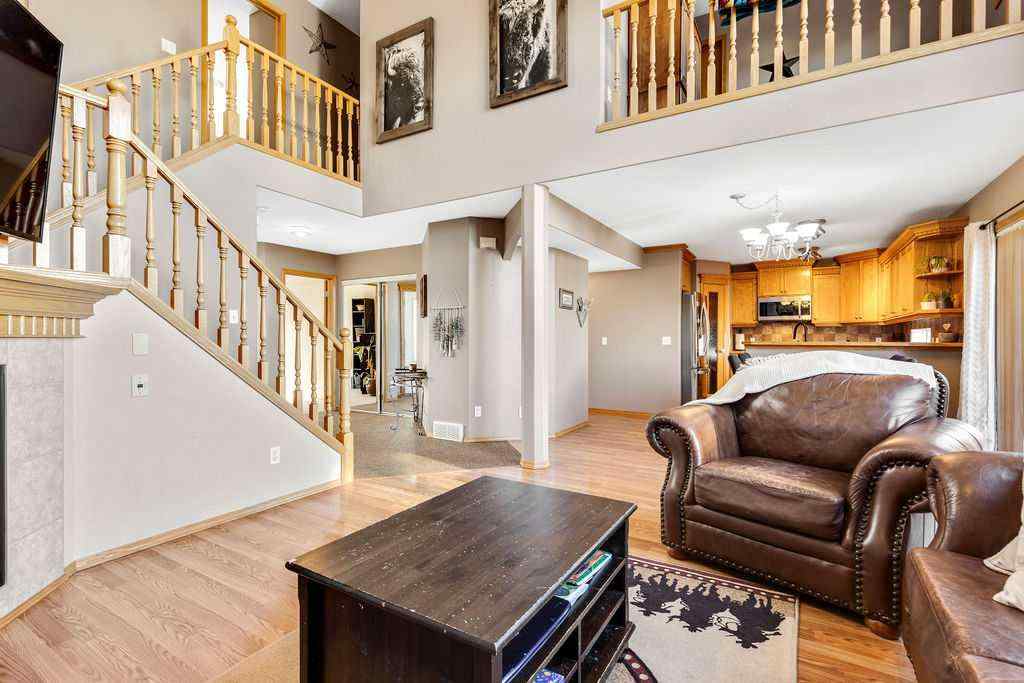 MLS® A2268629 - 100 Hillview Road  in Hillview Estates Strathmore, Residential