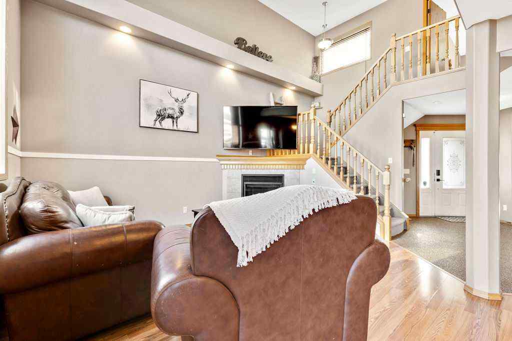 MLS® A2268629 - 100 Hillview Road  in Hillview Estates Strathmore, Residential