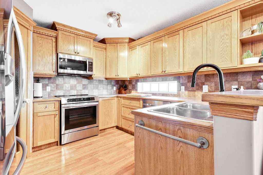 MLS® A2268629 - 100 Hillview Road  in Hillview Estates Strathmore, Residential