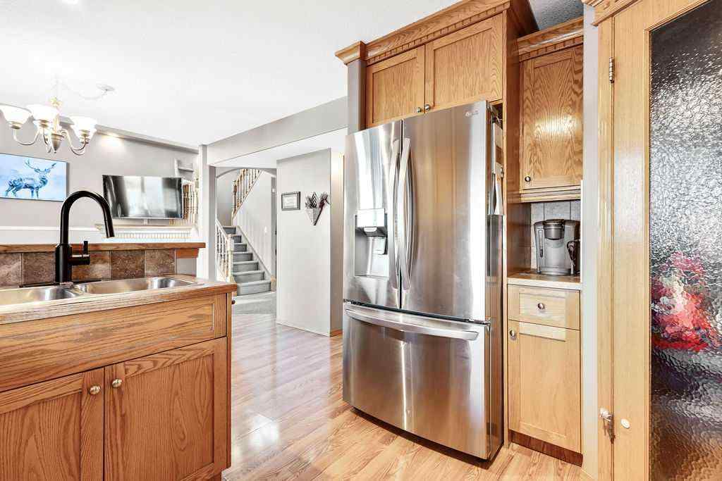 MLS® A2268629 - 100 Hillview Road  in Hillview Estates Strathmore, Residential