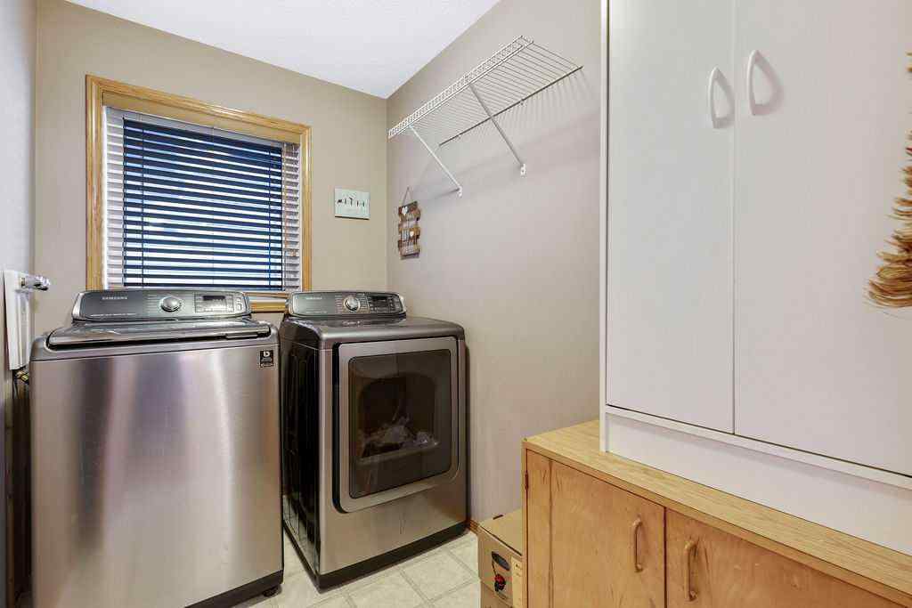 MLS® A2268629 - 100 Hillview Road  in Hillview Estates Strathmore, Residential