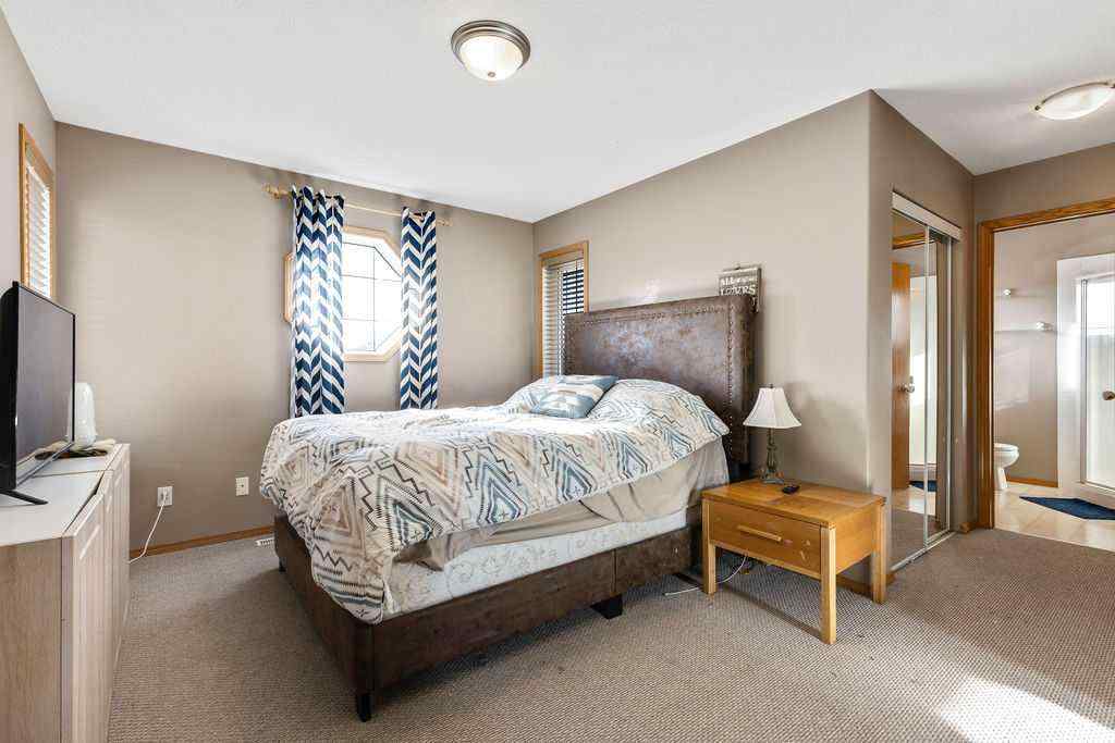 MLS® A2268629 - 100 Hillview Road  in Hillview Estates Strathmore, Residential