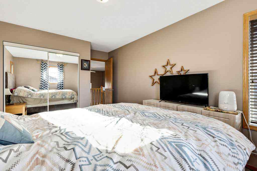 MLS® A2268629 - 100 Hillview Road  in Hillview Estates Strathmore, Residential