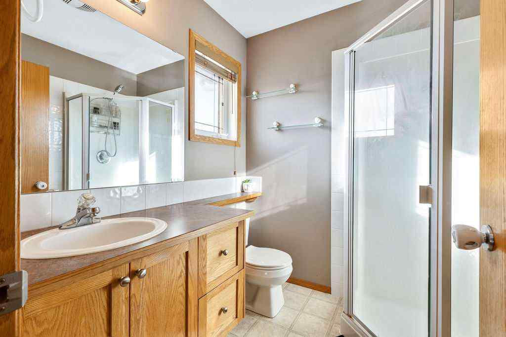 MLS® A2268629 - 100 Hillview Road  in Hillview Estates Strathmore, Residential