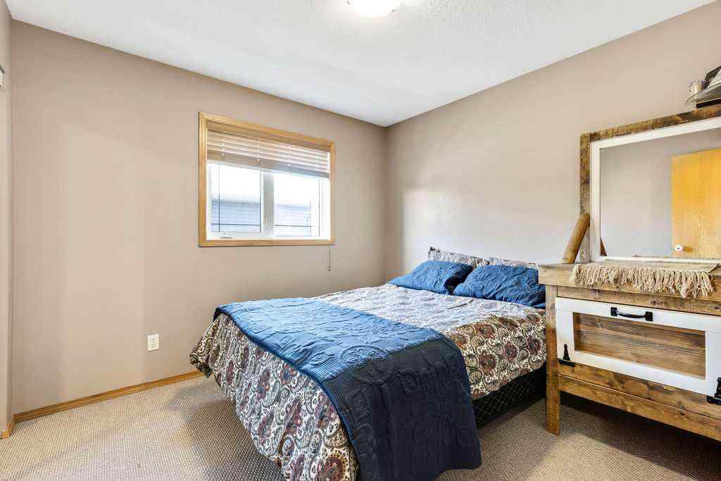 MLS® A2268629 - 100 Hillview Road  in Hillview Estates Strathmore, Residential