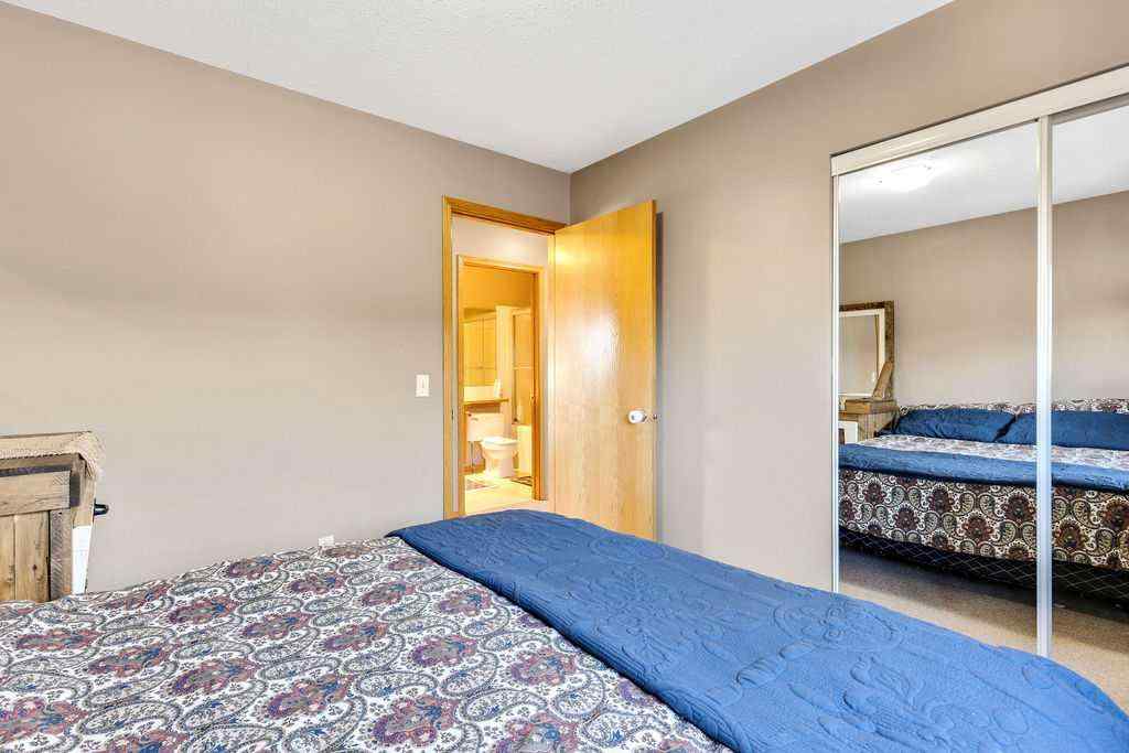 MLS® A2268629 - 100 Hillview Road  in Hillview Estates Strathmore, Residential