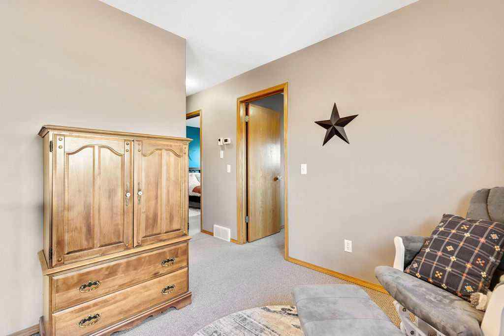 MLS® A2268629 - 100 Hillview Road  in Hillview Estates Strathmore, Residential