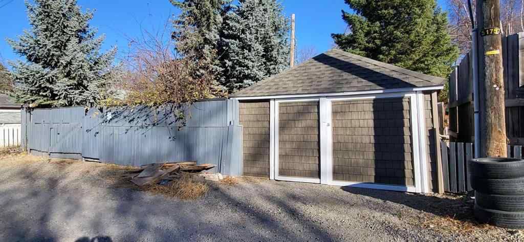 MLS® A2268637 - 726 12B Street N in Senator Buchanan Lethbridge, Residential