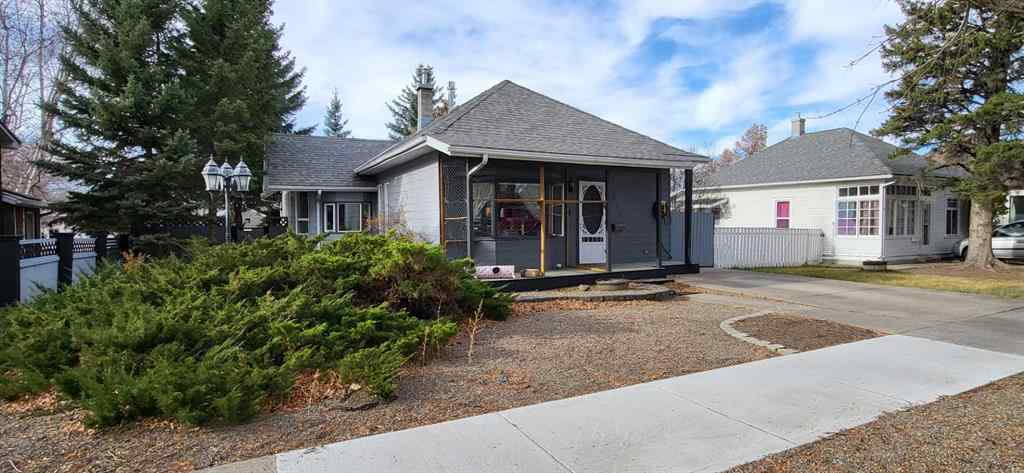 MLS® A2268637 - 726 12B Street N in Senator Buchanan Lethbridge, Residential