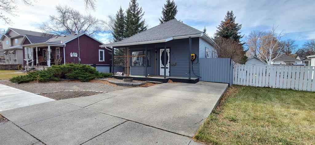 MLS® A2268637 - 726 12B Street N in Senator Buchanan Lethbridge, Residential