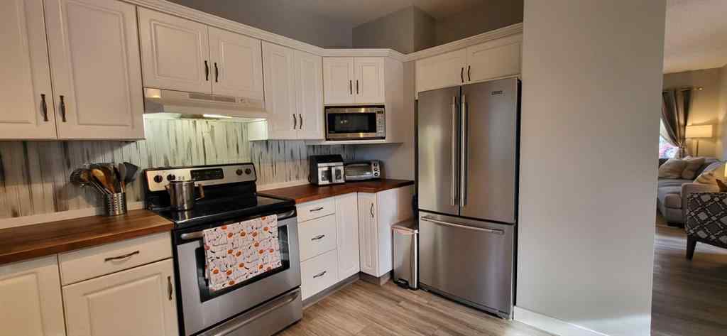 MLS® A2268637 - 726 12B Street N in Senator Buchanan Lethbridge, Residential