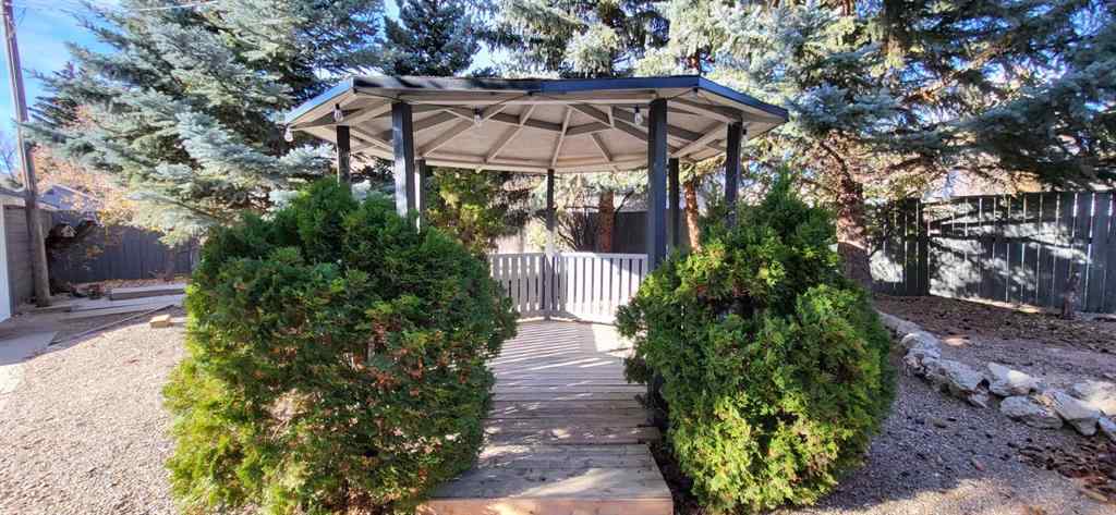 MLS® A2268637 - 726 12B Street N in Senator Buchanan Lethbridge, Residential