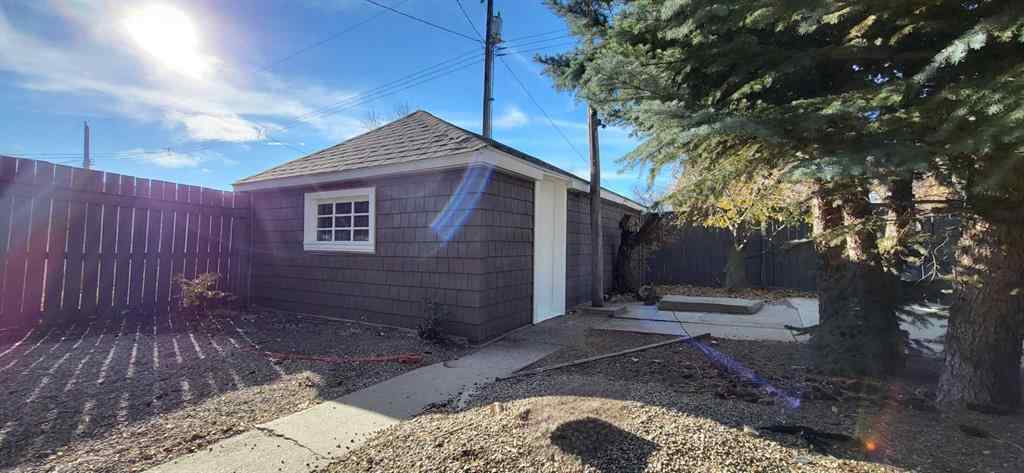 MLS® A2268637 - 726 12B Street N in Senator Buchanan Lethbridge, Residential