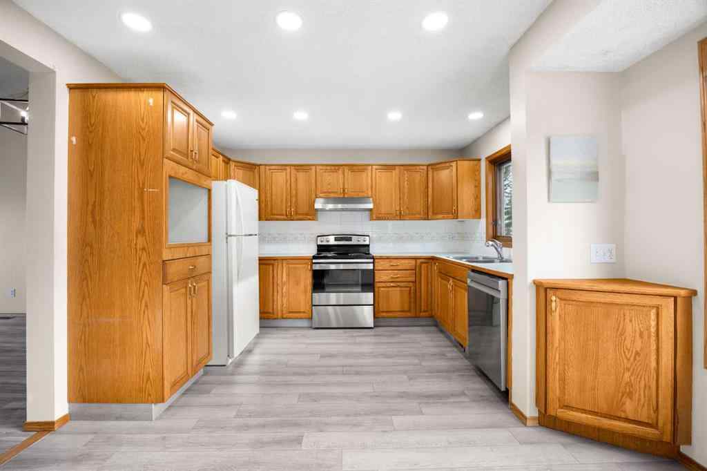 MLS® A2268665 - 650 Sandringham Place NW in Sandstone Valley Calgary, Residential