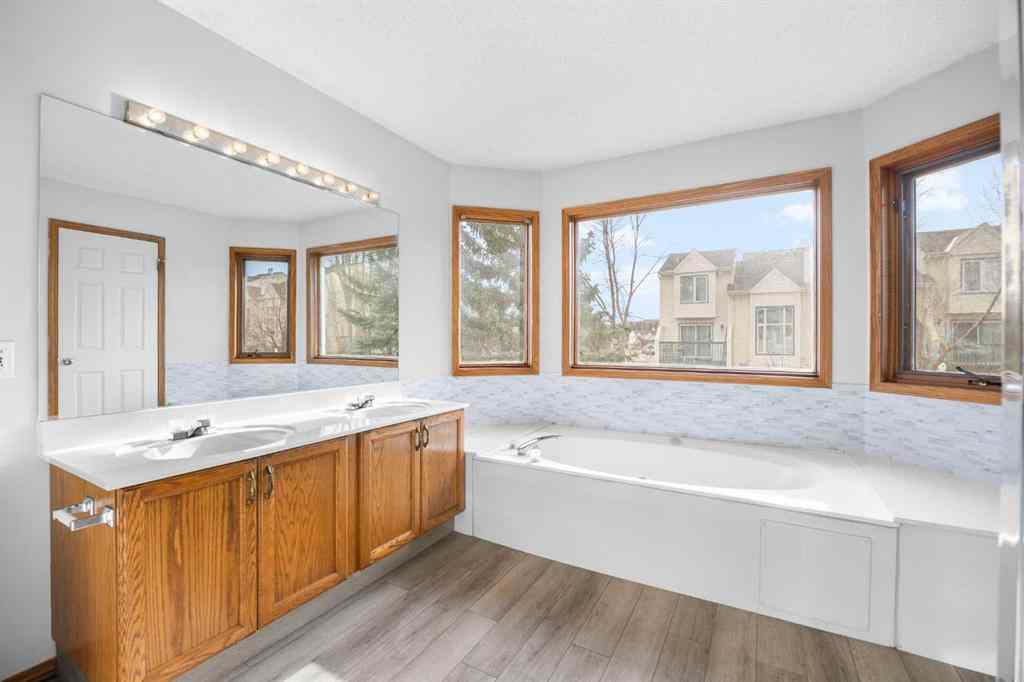 MLS® A2268665 - 650 Sandringham Place NW in Sandstone Valley Calgary, Residential