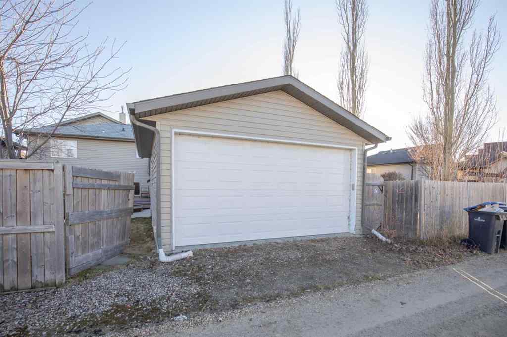 MLS® A2268679 - 2 Holbrook Place   in Hewlett Park Sylvan Lake, Residential