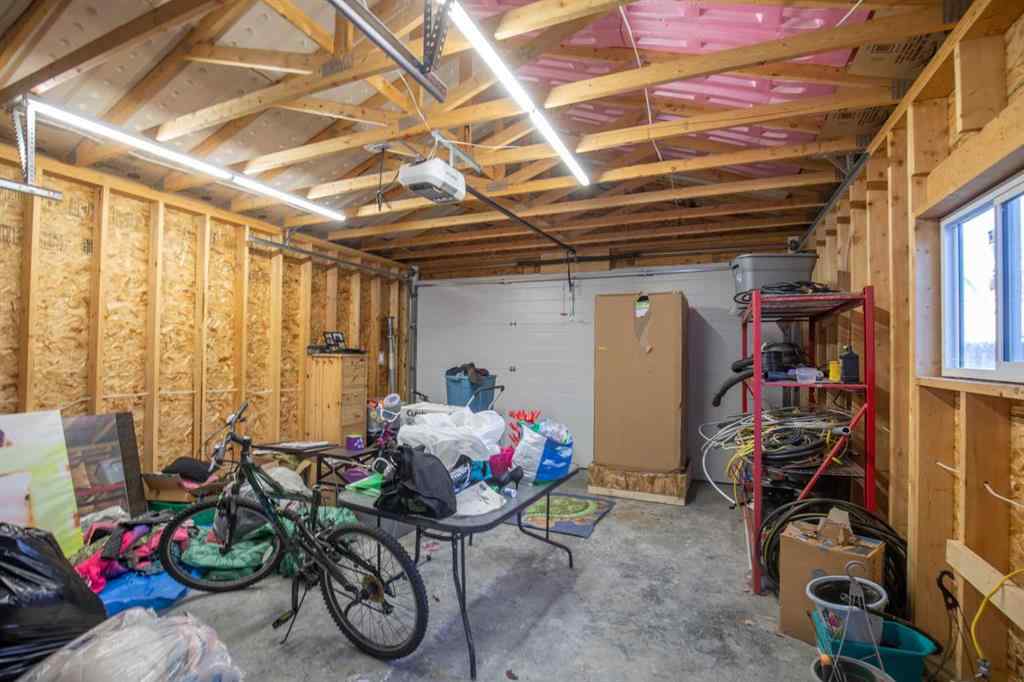 MLS® A2268679 - 2 Holbrook Place   in Hewlett Park Sylvan Lake, Residential