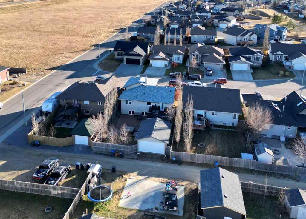 MLS® A2268679 - 2 Holbrook Place   in Hewlett Park Sylvan Lake, Residential