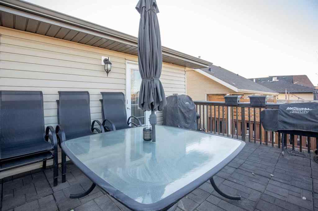 MLS® A2268679 - 2 Holbrook Place   in Hewlett Park Sylvan Lake, Residential
