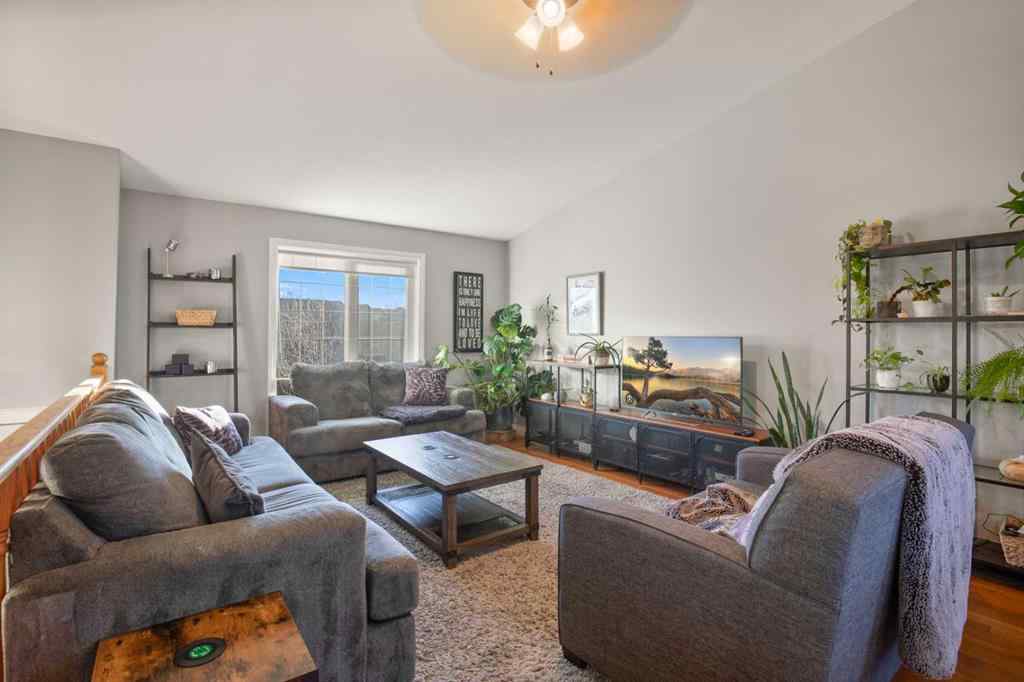 MLS® A2268679 - 2 Holbrook Place   in Hewlett Park Sylvan Lake, Residential