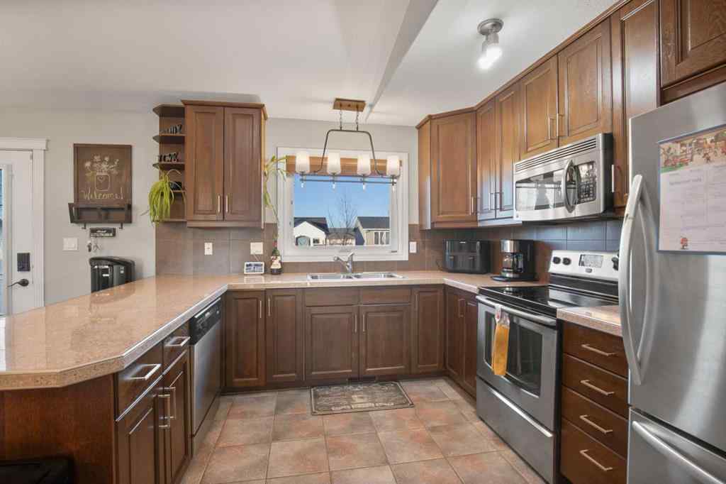 MLS® A2268679 - 2 Holbrook Place   in Hewlett Park Sylvan Lake, Residential