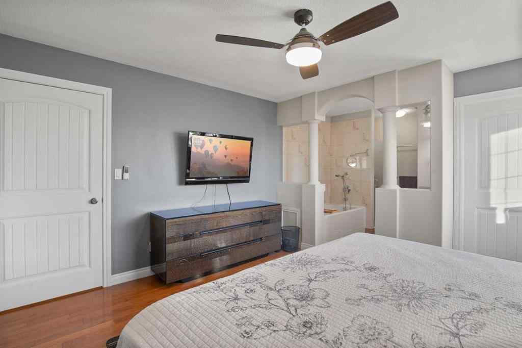 MLS® A2268679 - 2 Holbrook Place   in Hewlett Park Sylvan Lake, Residential