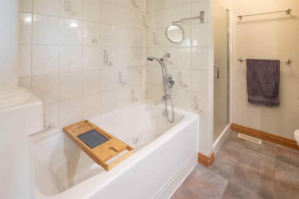 MLS® A2268679 - 2 Holbrook Place   in Hewlett Park Sylvan Lake, Residential