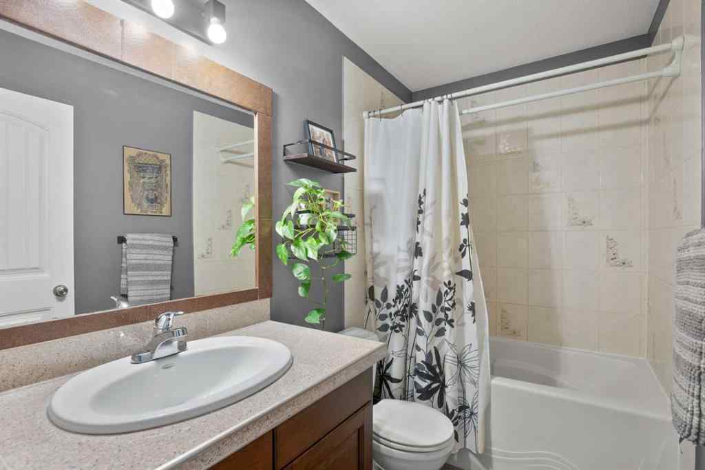 MLS® A2268679 - 2 Holbrook Place   in Hewlett Park Sylvan Lake, Residential