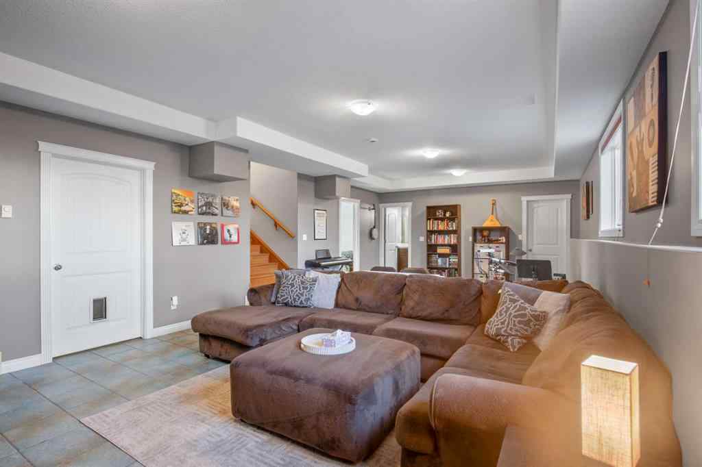 MLS® A2268679 - 2 Holbrook Place   in Hewlett Park Sylvan Lake, Residential