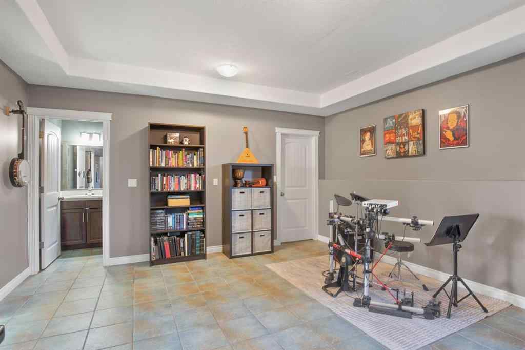 MLS® A2268679 - 2 Holbrook Place   in Hewlett Park Sylvan Lake, Residential